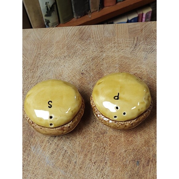 Vintage Kitchy Hamburger Salt And Pepper Shaker Set - Picture 6 of 11